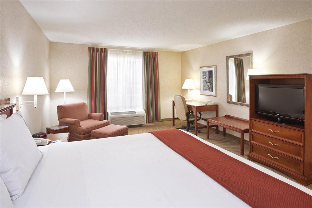 Holiday Inn Express Hotel & Suites Bowling Green By Ihg Room photo