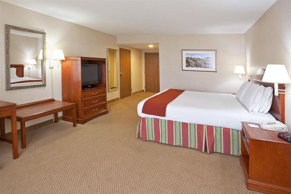 Holiday Inn Express Hotel & Suites Bowling Green By Ihg Room photo