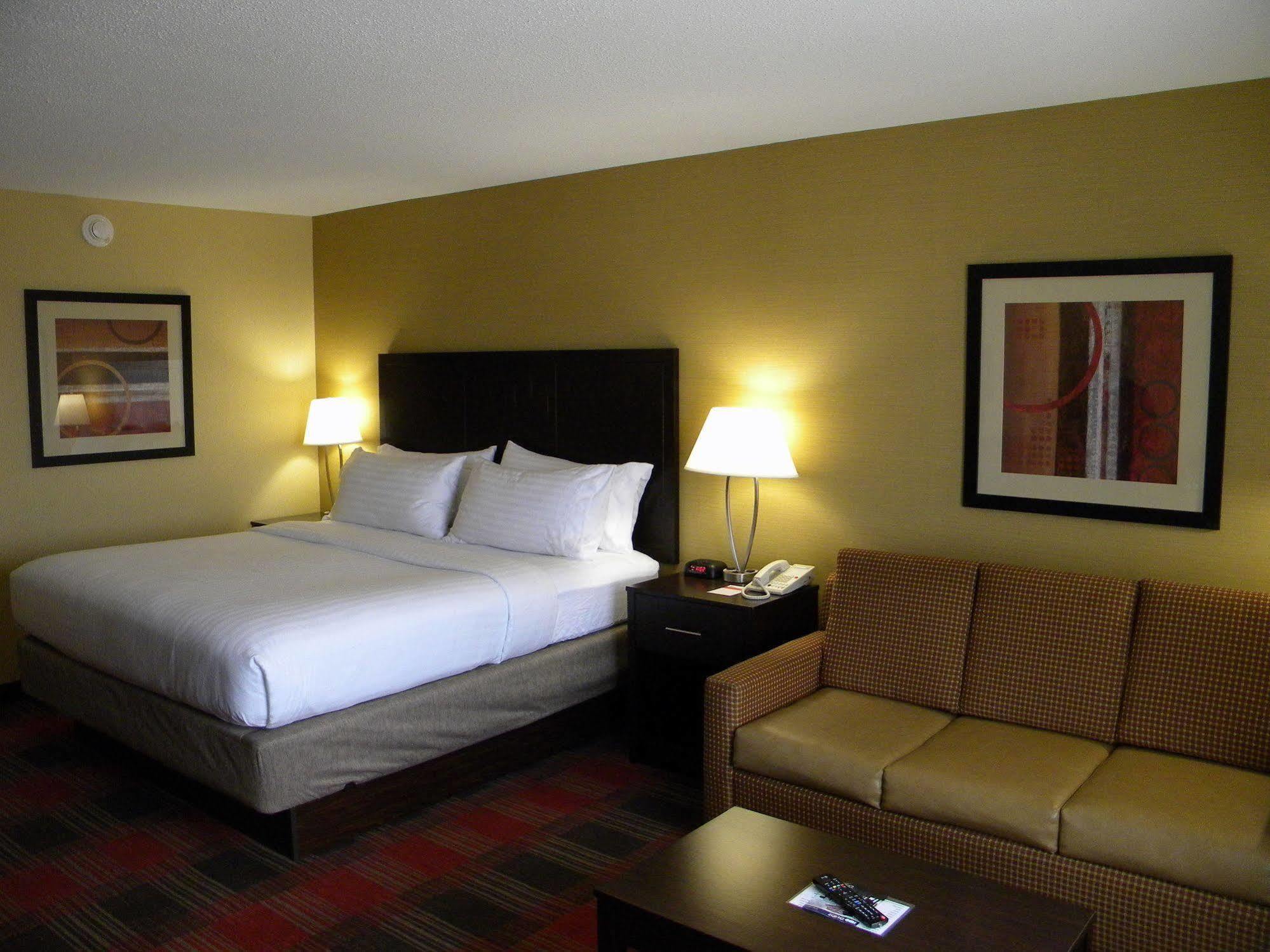Holiday Inn Express Hotel & Suites Bowling Green By Ihg Exterior photo