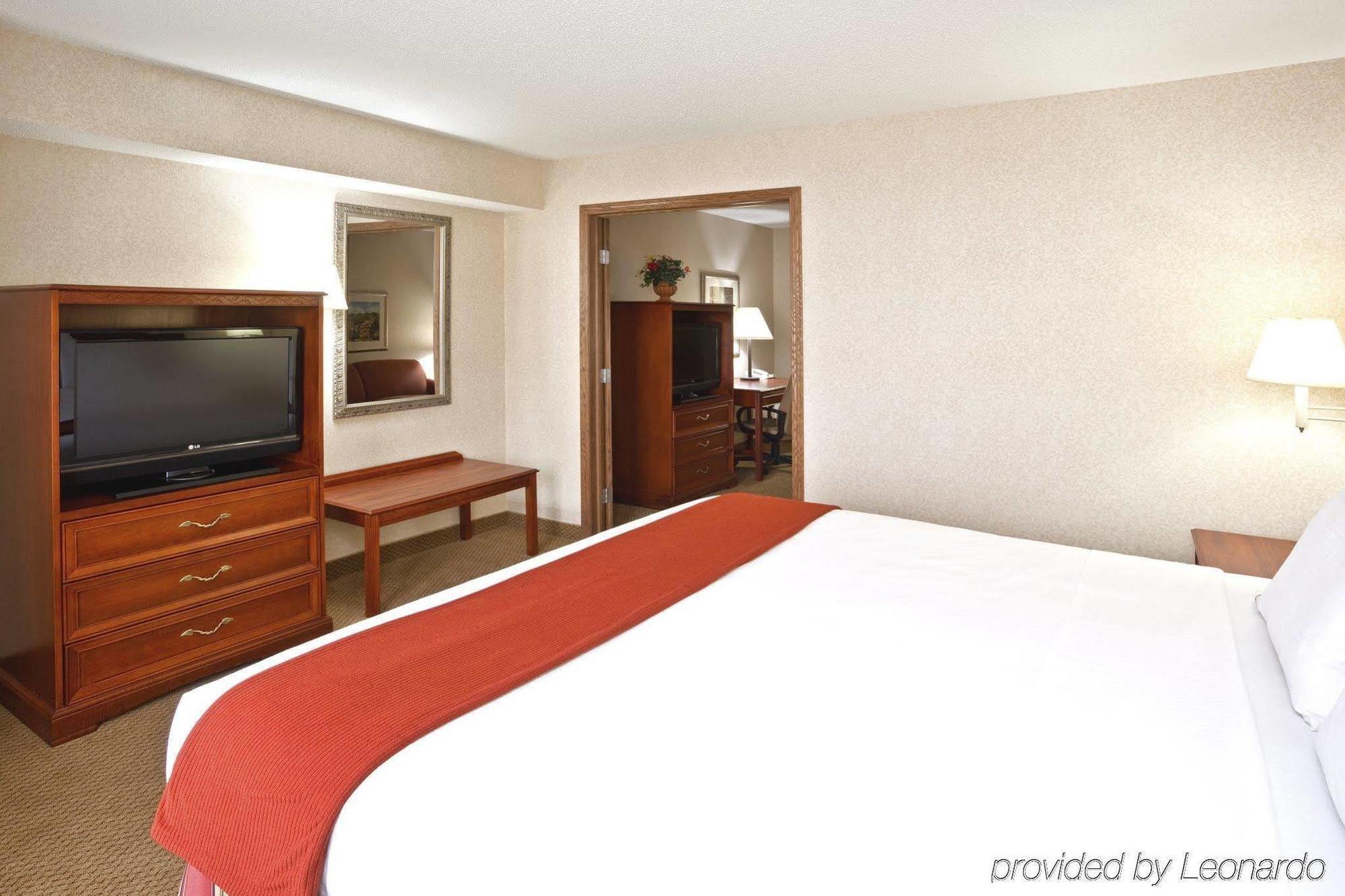 Holiday Inn Express Hotel & Suites Bowling Green By Ihg Exterior photo